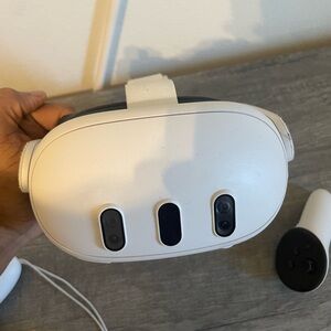 META Quest 3 White VR Headset with Controllers